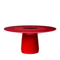 table ronde en cristal et polyuréthane roundel rouge par claesson koivisto rune