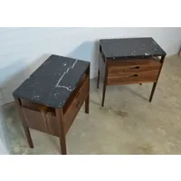 paire de tables chevet, table chevet avec deux tiroirs et une étagère en bois noyer plateau marbre noir