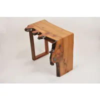 table d'extrémité en cascade d'orme écossais résine époxy, table d'appoint waney edge, meubles bois de dalle figurée.
