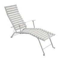 fermob - chaise longue pliable inclinable bistro en métal, acier laqué couleur gris 96.55 x 54.5 89 cm designer studio made in design