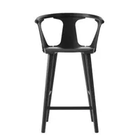 &tradition - chaise de bar in between en bois, placage chêne laqué couleur noir 58 x 81.43 92 cm designer sami kallio made design