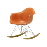 vitra - rocking chair eames plastic en plastique, plastique recyclé post-consommation couleur orange 63 x 82.77 76 cm designer charles & ray made in design