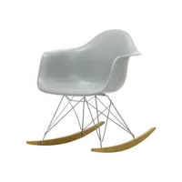 vitra - rocking chair eames plastic en plastique, plastique recyclé post-consommation couleur gris 63 x 82.77 76 cm designer charles & ray made in design