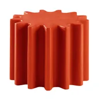 slide - table basse gear - rouge - 55 x 55 x 43 cm - designer anastasia ivanuk - plastique, polyéthène recyclable