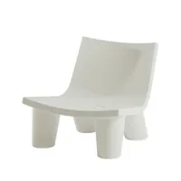 slide - fauteuil bas low lita en plastique, polyéthène recyclable couleur beige 82 x 80 73 cm designer paola navone made in design