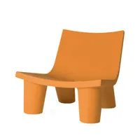 slide - fauteuil bas low lita en plastique, polyéthène recyclable couleur orange 82 x 80 73 cm designer paola navone made in design