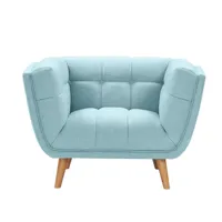 fauteuil capitonné en tissu bleu clair
