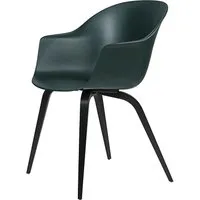 gubi chaise avec accoudoirs bat dining chair avec la base en hêtre noir (dark green - polypropylène et bois)