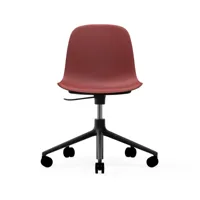 normann copenhagen chaise de bureau form avec base pivotante, fauteuil de bureau 5w rouge, aluminium noir, roulettes