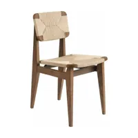 chaise en papier tissé et bois de noyer c-chair - gubi