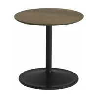 table d'appoint chêne fumé et aluminium noir d 48 x h 40 cm soft - muuto
