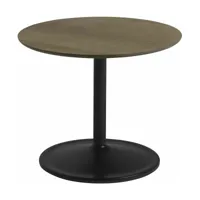 table d'appoint chêne fumé et aluminium noir d 41 x h 40 cm soft - muuto
