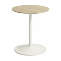 table d'appoint chêne massif et aluminium blanc d 41 x h 48 cm soft - muuto