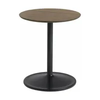 table d'appoint chêne fumé et aluminium noir d 41 x h 48 cm soft - muuto