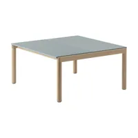 table basse en grès bleu pâle wavy et chêne naturel 85 x 80 cm couple - muuto