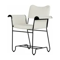 chaise avec accoudoirs tissu blanc limonta 06 et structure noire tropique - gubi