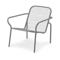 chaise longue d'extérieur en acier avec accoudoirs gris vig - normann copenhagen