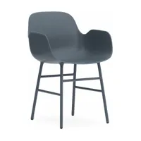 chaise avec accoudoirs en acier et pp bleu form - normann copenhagen