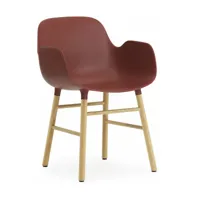 chaise avec accoudoirs en chêne naturel et pp rouge form - normann copenhagen